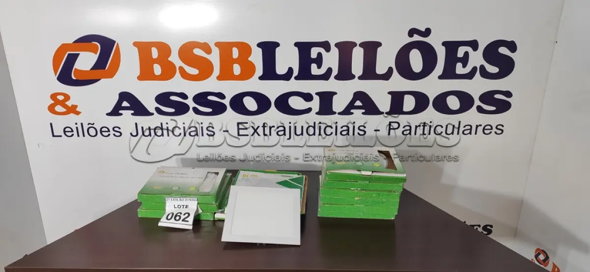 LOTE 062 - 11 LUMINÁRIAS PAINEL DE LED SOLAR. (NO ESTADO) ATENÇÃO! FAZER A VISITAÇÃO ANTES DE ARREMATAR, NÃO SABEMOS SE FUNCIONA, LEILÃO NÃO TEM GARANTIA E NEM DEVOLUÇÃO, SUJEITO A POSSÍVEIS AVARIAS VISÍVEIS/OCULTAS E/OU AUSÊNCIA DE COMPONENTES.
