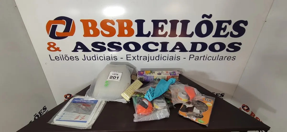 06 TUBETES PROTETORES, 01 VARAL AUTOMÁTICO, 02 MASCARAS RESPIRADORES E FILTROS E DIVERSAS MÁSCARAS PROTETORAS FACIAIS. (NO ESTADO) ATENÇÃO! FAZER A VISITAÇÃO ANTES DE ARREMATAR, NÃO SABEMOS SE FUNCIONA, LEILÃO NÃO TEM GARANTIA E NEM DEVOLUÇÃO, SUJEITO A POSSÍVEIS AVARIAS VISÍVEIS/OCULTAS E/OU AUSÊNCIA DE COMPONENTES.
