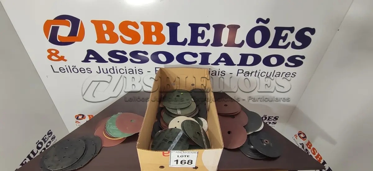LOTE 168 - 01 LOTE COM GRANDE QUANTIDADE DE LIXAS PARA DISCOS DE CORTE. (NO ESTADO) ATENÇÃO! FAZER A VISITAÇÃO ANTES DE ARREMATAR, NÃO SABEMOS SE FUNCIONA, LEILÃO NÃO TEM GARANTIA E NEM DEVOLUÇÃO, SUJEITO A POSSÍVEIS AVARIAS VISÍVEIS/OCULTAS E/OU AUSÊNCIA DE COMPONENTES.