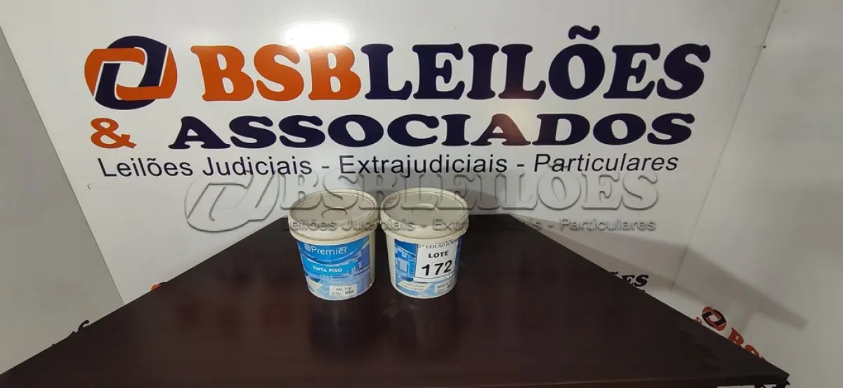 LOTE 172 - 02 GALÕES DE TINTA PISO COM 3,6L CADA NAS CORES AZUL E VERMELHO PISO MARCA PREMIER. (NO ESTADO) ATENÇÃO! FAZER A VISITAÇÃO ANTES DE ARREMATAR, NÃO SABEMOS SE FUNCIONA, LEILÃO NÃO TEM GARANTIA E NEM DEVOLUÇÃO, SUJEITO A POSSÍVEIS AVARIAS VISÍVEIS/OCULTAS E/OU AUSÊNCIA DE COMPONENTES.
