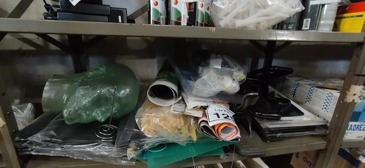 01 LOTE COM 03 FURADORES DE PAPEL E MATERIAIS DIVERSOS PARA ESCRITÓRIO. (NO ESTADO) ATENÇÃO! FAZER A VISITAÇÃO ANTES DE ARREMATAR, NÃO SABEMOS SE FUNCIONA, LEILÃO NÃO TEM GARANTIA E NEM DEVOLUÇÃO, SUJEITO A POSSÍVEIS AVARIAS VISÍVEIS/OCULTAS E/OU AUSÊNCIA DE COMPONENTES.