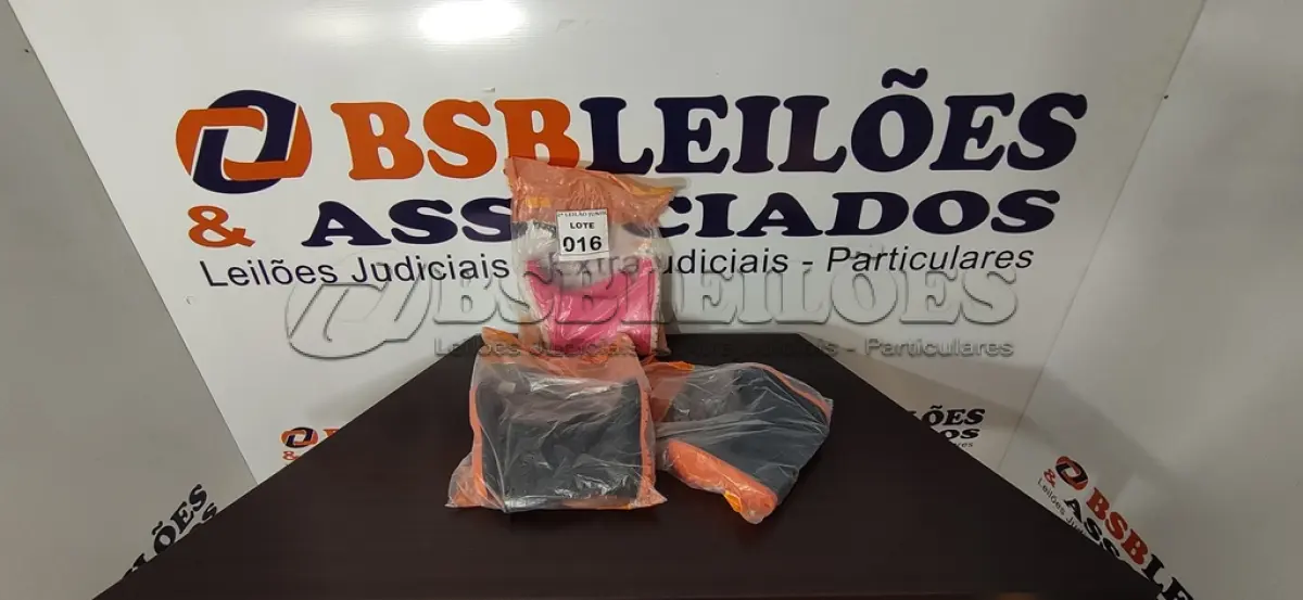 LOTE 016 - 03 PARES DE BOTAS DE BORRACHA NUMERAÇÕES DIVERSAS SENDO 01 EM COR ROSA E 02 EM COR PRETO. (NO ESTADO) ATENÇÃO! FAZER A VISITAÇÃO ANTES DE ARREMATAR, NÃO SABEMOS SE FUNCIONA, LEILÃO NÃO TEM GARANTIA E NEM DEVOLUÇÃO, SUJEITO A POSSÍVEIS AVARIAS VISÍVEIS/OCULTAS E/OU AUSÊNCIA DE COMPONENTES.