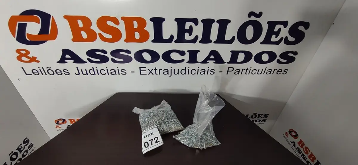 01 LOTE COM GRANDE QUANTIDADE DE PARAFUSOS   TAMANHOS DIFERENTES. (NO ESTADO) ATENÇÃO! FAZER A VISITAÇÃO ANTES DE ARREMATAR, NÃO SABEMOS SE FUNCIONA, LEILÃO NÃO TEM GARANTIA E NEM DEVOLUÇÃO, SUJEITO A POSSÍVEIS AVARIAS VISÍVEIS/OCULTAS E/OU AUSÊNCIA DE COMPONENTES.
