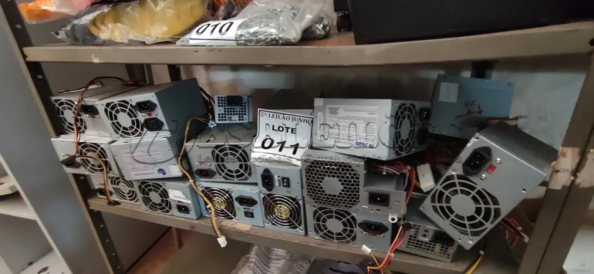 LOTE 011 - 01 LOTE COM GRANDE QUANTIDADE DE FONTES PARA PC DIVERSOS MODELOS. (NO ESTADO) ATENÇÃO! FAZER A VISITAÇÃO ANTES DE ARREMATAR, NÃO SABEMOS SE FUNCIONA, LEILÃO NÃO TEM GARANTIA E NEM DEVOLUÇÃO, SUJEITO A POSSÍVEIS AVARIAS VISÍVEIS/OCULTAS E/OU AUSÊNCIA DE COMPONENTES.