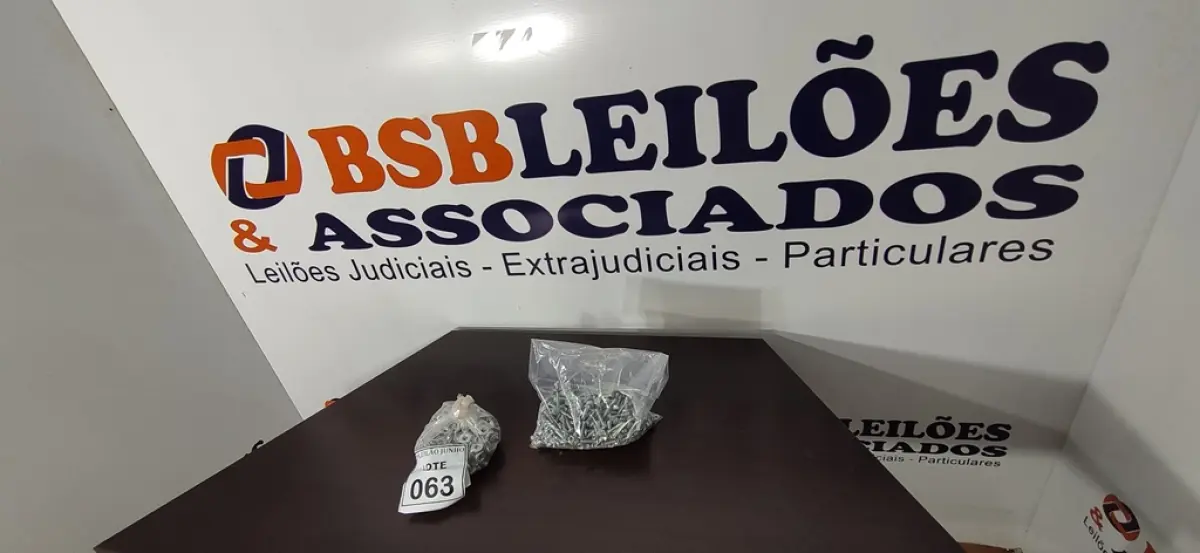 01 LOTE COM GRANDE QUANTIDADE DE PARAFUSOS E PORCAS. (NO ESTADO) ATENÇÃO! FAZER A VISITAÇÃO ANTES DE ARREMATAR, NÃO SABEMOS SE FUNCIONA, LEILÃO NÃO TEM GARANTIA E NEM DEVOLUÇÃO, SUJEITO A POSSÍVEIS AVARIAS VISÍVEIS/OCULTAS E/OU AUSÊNCIA DE COMPONENTES.
