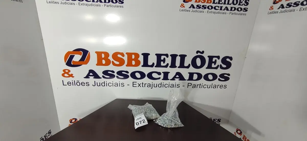 01 LOTE COM GRANDE QUANTIDADE DE PARAFUSOS   TAMANHOS DIFERENTES. (NO ESTADO) ATENÇÃO! FAZER A VISITAÇÃO ANTES DE ARREMATAR, NÃO SABEMOS SE FUNCIONA, LEILÃO NÃO TEM GARANTIA E NEM DEVOLUÇÃO, SUJEITO A POSSÍVEIS AVARIAS VISÍVEIS/OCULTAS E/OU AUSÊNCIA DE COMPONENTES.