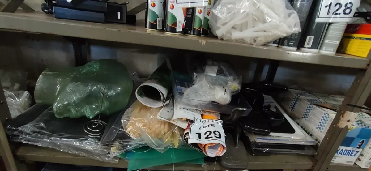01 LOTE COM 03 FURADORES DE PAPEL E MATERIAIS DIVERSOS PARA ESCRITÓRIO. (NO ESTADO) ATENÇÃO! FAZER A VISITAÇÃO ANTES DE ARREMATAR, NÃO SABEMOS SE FUNCIONA, LEILÃO NÃO TEM GARANTIA E NEM DEVOLUÇÃO, SUJEITO A POSSÍVEIS AVARIAS VISÍVEIS/OCULTAS E/OU AUSÊNCIA DE COMPONENTES.