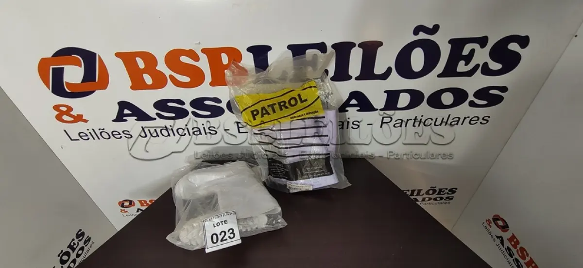 LOTE 023 - 02 PARES DE BOTAS DE BORRACHA NUMERAÇÕES 35 E 38 NA COR BRANCA. (NO ESTADO) ATENÇÃO! FAZER A VISITAÇÃO ANTES DE ARREMATAR, NÃO SABEMOS SE FUNCIONA, LEILÃO NÃO TEM GARANTIA E NEM DEVOLUÇÃO, SUJEITO A POSSÍVEIS AVARIAS VISÍVEIS/OCULTAS E/OU AUSÊNCIA DE COMPONENTES.