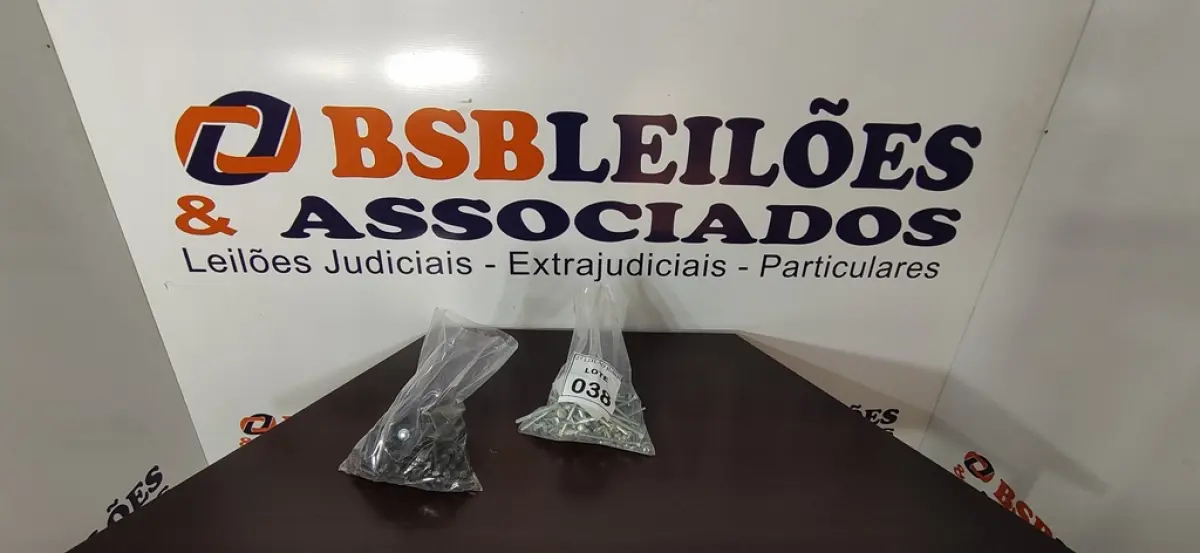 01 LOTE COM GRANDE QUANTIDADE DE PARAFUSOS DIVERSOS. (NO ESTADO) ATENÇÃO! FAZER A VISITAÇÃO ANTES DE ARREMATAR, NÃO SABEMOS SE FUNCIONA, LEILÃO NÃO TEM GARANTIA E NEM DEVOLUÇÃO, SUJEITO A POSSÍVEIS AVARIAS VISÍVEIS/OCULTAS E/OU AUSÊNCIA DE COMPONENTES. 