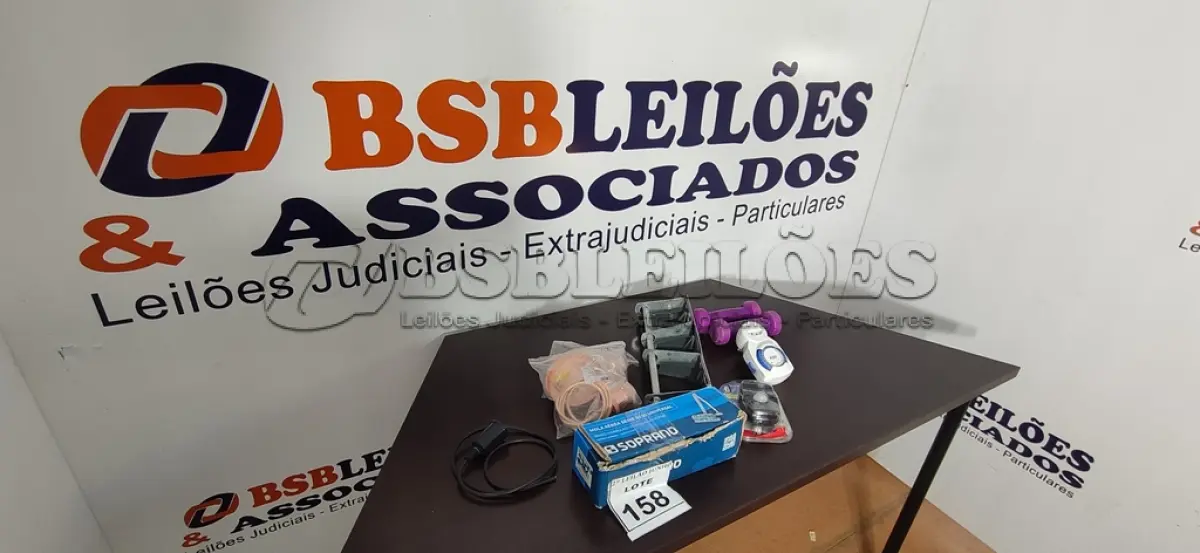 LOTE 158 - 01 MOLA AÉREA HIDRÁULICA, 02 PENDENTES AÉREOS, 01 SENSOR DE MOVIMENTO, 02 ARMAÇÕES DE METAL, 01 TIMER ELÉTRICO E 02 HALTERES ½ KG. (NO ESTADO) ATENÇÃO! FAZER A VISITAÇÃO ANTES DE ARREMATAR, NÃO SABEMOS SE FUNCIONA, LEILÃO NÃO TEM GARANTIA E NEM DEVOLUÇÃO, SUJEITO A POSSÍVEIS AVARIAS VISÍVEIS/OCULTAS E/OU AUSÊNCIA DE COMPONENTES.