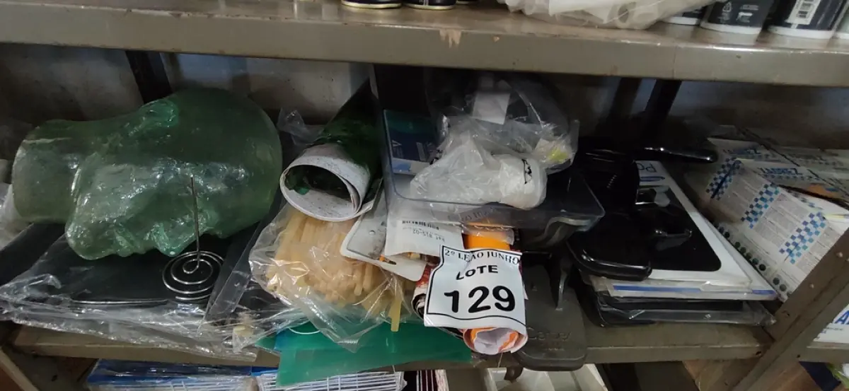 01 LOTE COM 03 FURADORES DE PAPEL E MATERIAIS DIVERSOS PARA ESCRITÓRIO. (NO ESTADO) ATENÇÃO! FAZER A VISITAÇÃO ANTES DE ARREMATAR, NÃO SABEMOS SE FUNCIONA, LEILÃO NÃO TEM GARANTIA E NEM DEVOLUÇÃO, SUJEITO A POSSÍVEIS AVARIAS VISÍVEIS/OCULTAS E/OU AUSÊNCIA DE COMPONENTES.