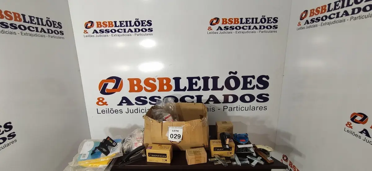01 LOTE COM GRANDE QUANTIDADE DE GRAMPOS DE PAPEIS E MATÉRIAS DIVERSOS PARA ESCRITÓRIO. (NO ESTADO) ATENÇÃO! FAZER A VISITAÇÃO ANTES DE ARREMATAR, NÃO SABEMOS SE FUNCIONA, LEILÃO NÃO TEM GARANTIA E NEM DEVOLUÇÃO, SUJEITO A POSSÍVEIS AVARIAS VISÍVEIS/OCULTAS E/OU AUSÊNCIA DE COMPONENTES.