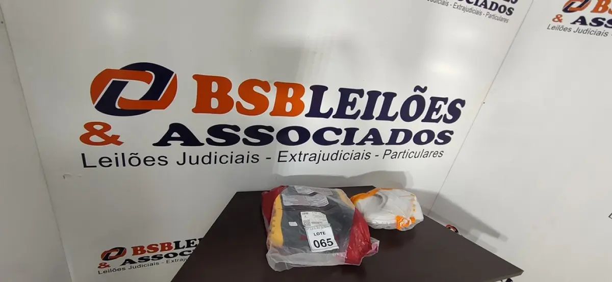 02 PARES DE BOTAS DE BORRACHA NUMERAÇÕES 36 E 39 NAS CORES BRANCO E PRETO. (NO ESTADO) ATENÇÃO! FAZER A VISITAÇÃO ANTES DE ARREMATAR, NÃO SABEMOS SE FUNCIONA, LEILÃO NÃO TEM GARANTIA E NEM DEVOLUÇÃO, SUJEITO A POSSÍVEIS AVARIAS VISÍVEIS/OCULTAS E/OU AUSÊNCIA DE COMPONENTES.