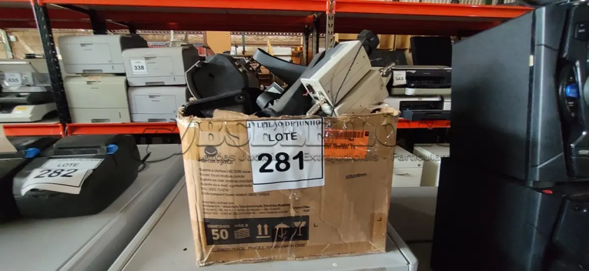 LOTE 281 - 01 LOTE COM VÁRIAS CÂMERAS DE SEGURANÇA MARCA E MODELOS DIVERSOS. (NO ESTADO) ATENÇÃO! FAZER A VISITAÇÃO ANTES DE ARREMATAR, NÃO SABEMOS SE FUNCIONA, LEILÃO NÃO TEM GARANTIA E NEM DEVOLUÇÃO, SUJEITO A POSSÍVEIS AVARIAS VISÍVEIS/OCULTAS E/OU AUSÊNCIA DE COMPONENTES.