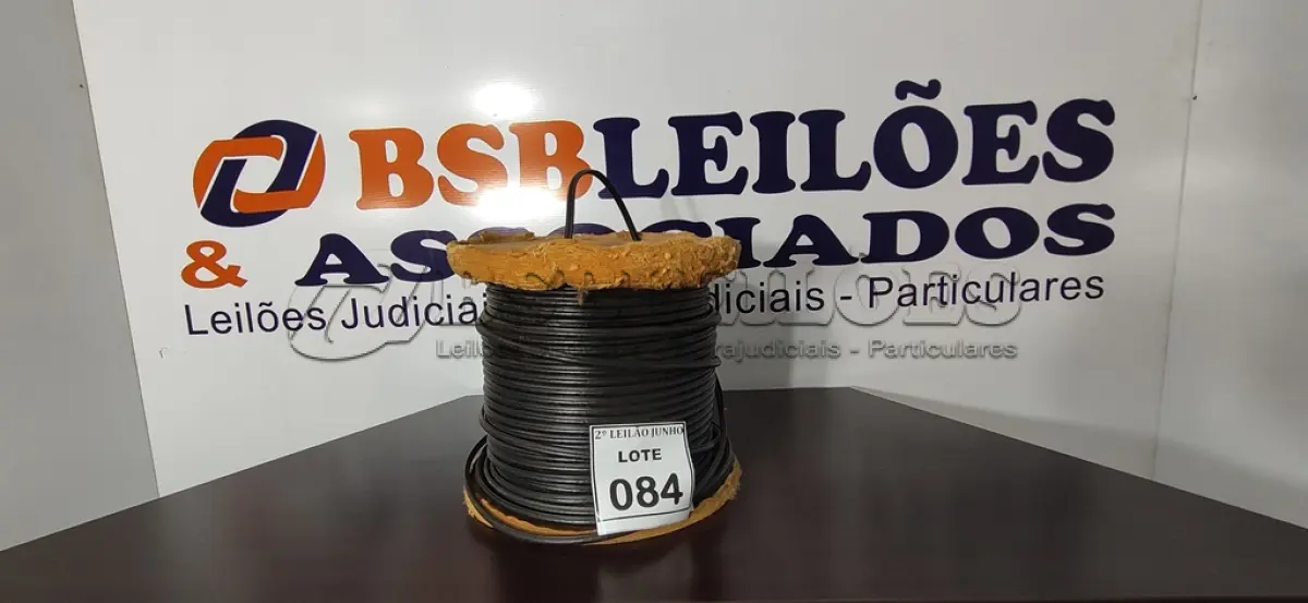 LOTE 084 - 01 ROLO DE FIO COAXIAL. (NO ESTADO) ATENÇÃO! FAZER A VISITAÇÃO ANTES DE ARREMATAR, NÃO SABEMOS SE FUNCIONA, LEILÃO NÃO TEM GARANTIA E NEM DEVOLUÇÃO, SUJEITO A POSSÍVEIS AVARIAS VISÍVEIS/OCULTAS E/OU AUSÊNCIA DE COMPONENTES.