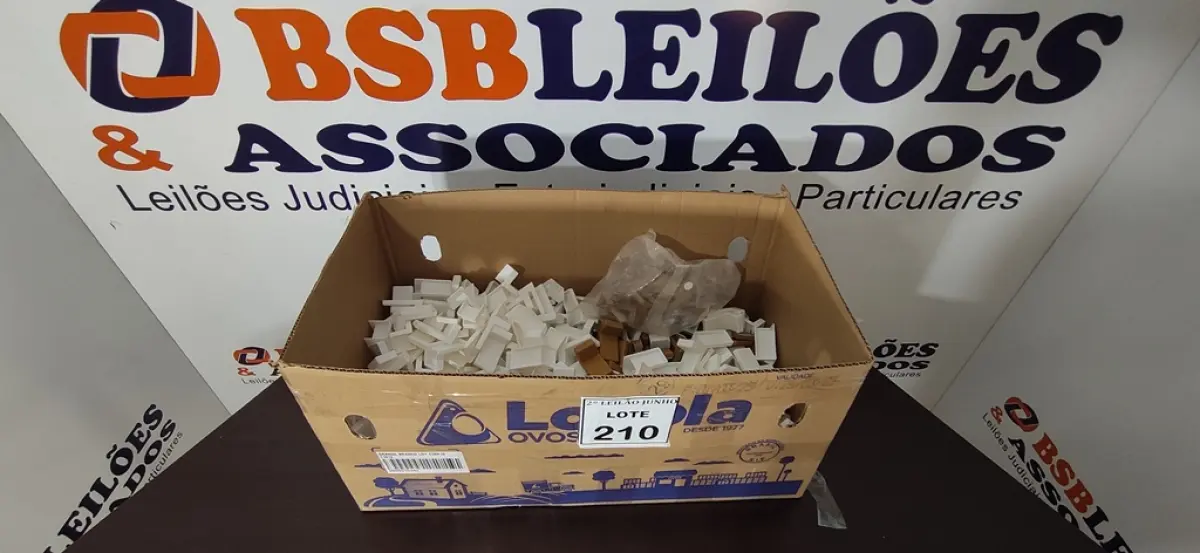 01 LOTE COM GRANDE QUANTIDADE DE CANTONEIRAS DE PLÁSTICO. (NO ESTADO) ATENÇÃO! FAZER A VISITAÇÃO ANTES DE ARREMATAR, NÃO SABEMOS SE FUNCIONA, LEILÃO NÃO TEM GARANTIA E NEM DEVOLUÇÃO, SUJEITO A POSSÍVEIS AVARIAS VISÍVEIS/OCULTAS E/OU AUSÊNCIA DE COMPONENTES.