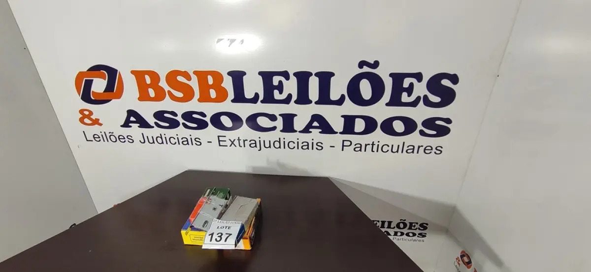 05 FECHADURAS DIVERSAS. (NO ESTADO) ATENÇÃO! FAZER A VISITAÇÃO ANTES DE ARREMATAR, NÃO SABEMOS SE FUNCIONA, LEILÃO NÃO TEM GARANTIA E NEM DEVOLUÇÃO, SUJEITO A POSSÍVEIS AVARIAS VISÍVEIS/OCULTAS E/OU AUSÊNCIA DE COMPONENTES.
