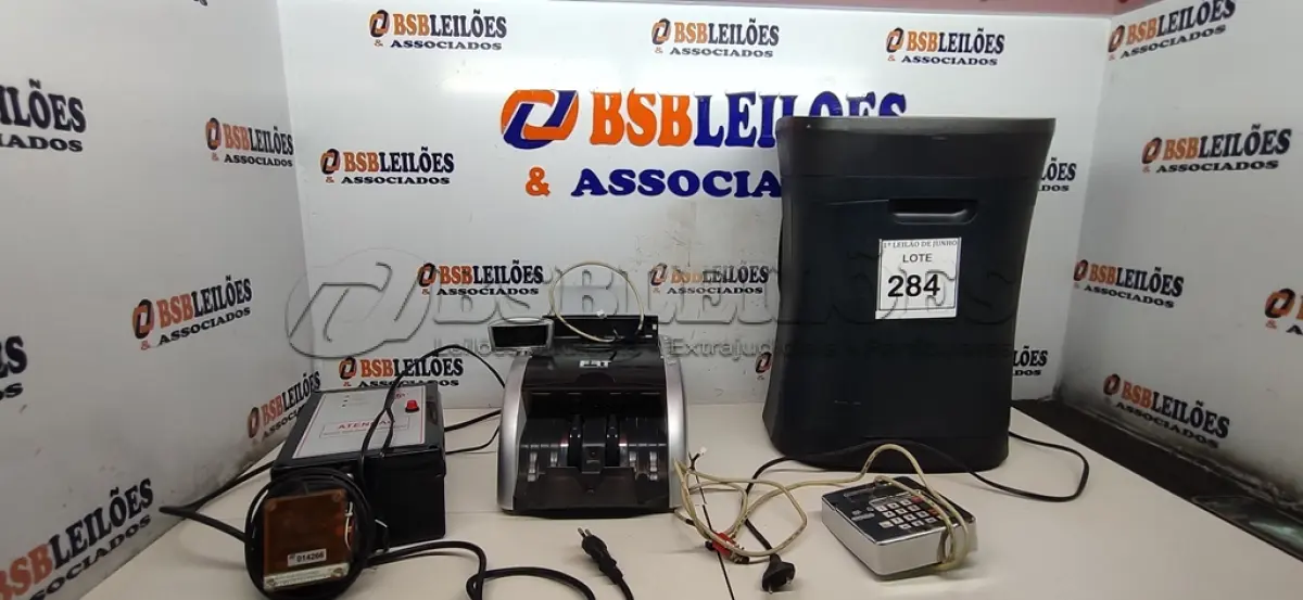 LOTE 284 - 01 FRAGMENTADORA DE PAPEL MARCA ROYAL HG14, 01 CONTADORA DE CÉDULAS E 01 FONTE CENTRAL DE ALARME. (NO ESTADO) ATENÇÃO! FAZER A VISITAÇÃO ANTES DE ARREMATAR, NÃO SABEMOS SE FUNCIONA, LEILÃO NÃO TEM GARANTIA E NEM DEVOLUÇÃO, SUJEITO A POSSÍVEIS AVARIAS VISÍVEIS/OCULTAS E/OU AUSÊNCIA DE COMPONENTES.