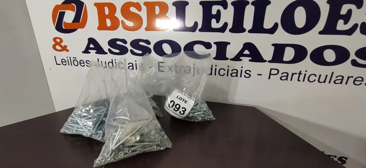 01 LOTE COM GRANDE DE PARAFUSOS DE TAMANHOS DIVERSOS. (NO ESTADO) ATENÇÃO! FAZER A VISITAÇÃO ANTES DE ARREMATAR, NÃO SABEMOS SE FUNCIONA, LEILÃO NÃO TEM GARANTIA E NEM DEVOLUÇÃO, SUJEITO A POSSÍVEIS AVARIAS VISÍVEIS/OCULTAS E/OU AUSÊNCIA DE COMPONENTES.