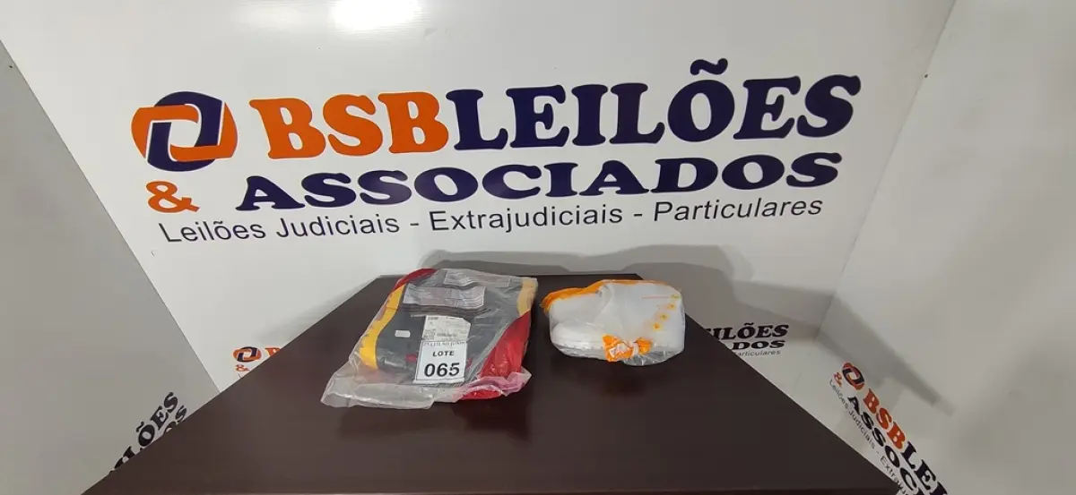 02 PARES DE BOTAS DE BORRACHA NUMERAÇÕES 36 E 39 NAS CORES BRANCO E PRETO. (NO ESTADO) ATENÇÃO! FAZER A VISITAÇÃO ANTES DE ARREMATAR, NÃO SABEMOS SE FUNCIONA, LEILÃO NÃO TEM GARANTIA E NEM DEVOLUÇÃO, SUJEITO A POSSÍVEIS AVARIAS VISÍVEIS/OCULTAS E/OU AUSÊNCIA DE COMPONENTES.