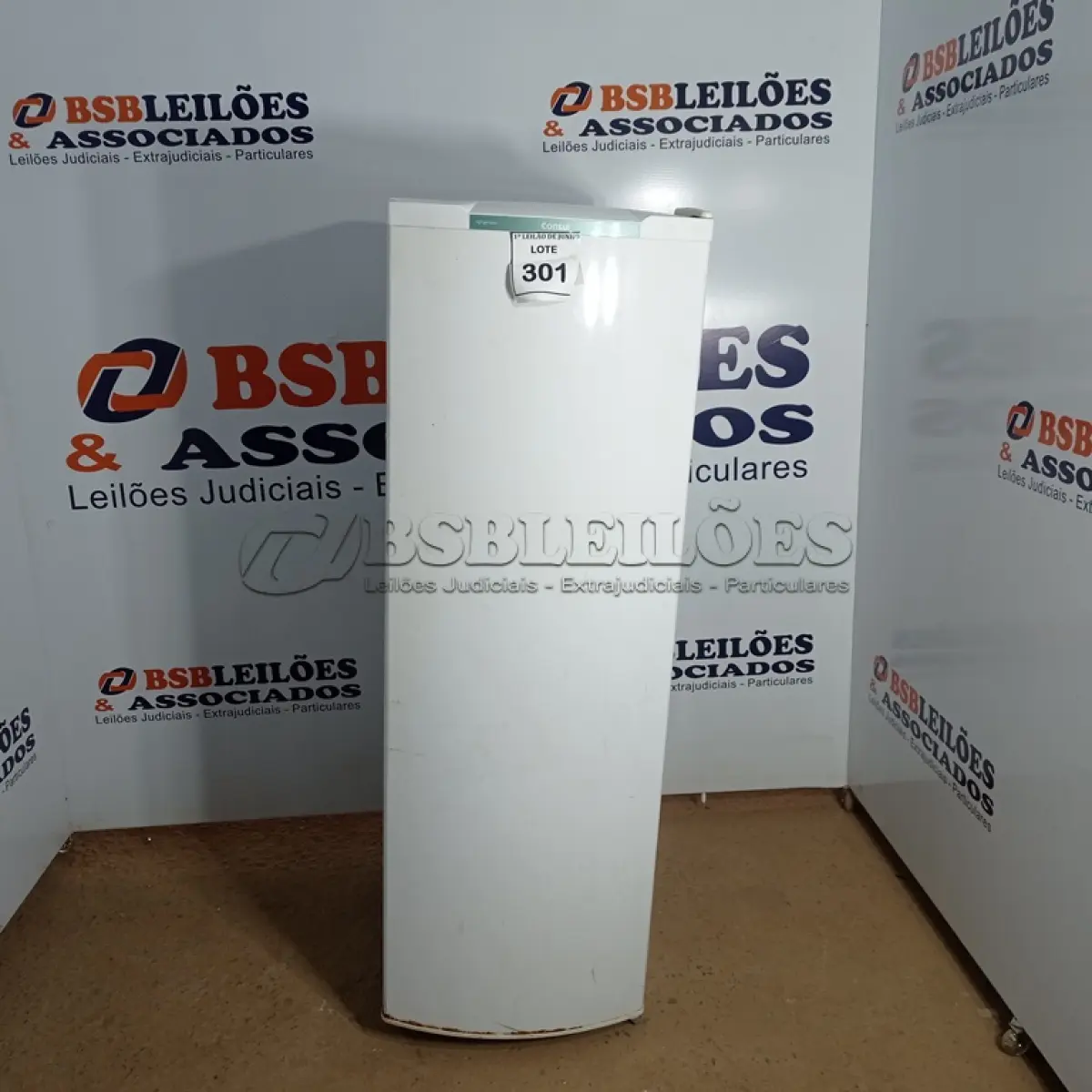 LOTE 301 - 01 GELADEIRA 220V CONSUL. (NO ESTADO) ATENÇÃO! FAZER A VISITAÇÃO ANTES DE ARREMATAR, NÃO SABEMOS SE FUNCIONA, LEILÃO NÃO TEM GARANTIA E NEM DEVOLUÇÃO, SUJEITO A POSSÍVEIS AVARIAS VISÍVEIS/OCULTAS E/OU AUSÊNCIA DE COMPONENTES.