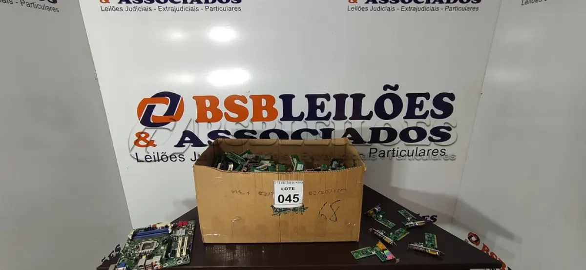 LOTE 045 - 01 LOTE COM GRANDE QUANTIDADE DE PLACAS DE REDE E PLACA MÃE. (NO ESTADO) ATENÇÃO! FAZER A VISITAÇÃO ANTES DE ARREMATAR, NÃO SABEMOS SE FUNCIONA, LEILÃO NÃO TEM GARANTIA E NEM DEVOLUÇÃO, SUJEITO A POSSÍVEIS AVARIAS VISÍVEIS/OCULTAS E/OU AUSÊNCIA DE COMPONENTES.