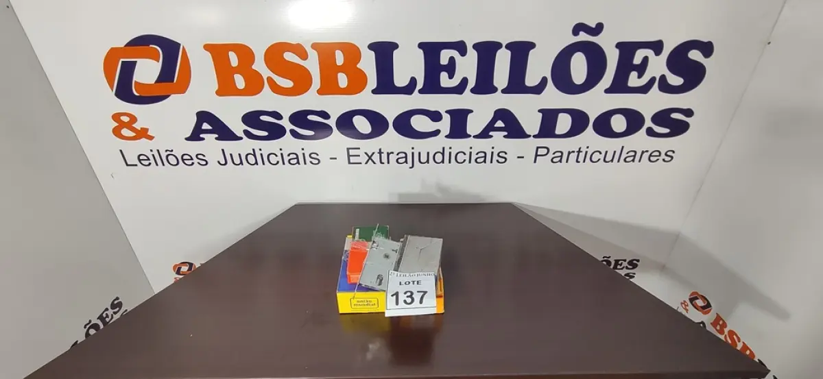 05 FECHADURAS DIVERSAS. (NO ESTADO) ATENÇÃO! FAZER A VISITAÇÃO ANTES DE ARREMATAR, NÃO SABEMOS SE FUNCIONA, LEILÃO NÃO TEM GARANTIA E NEM DEVOLUÇÃO, SUJEITO A POSSÍVEIS AVARIAS VISÍVEIS/OCULTAS E/OU AUSÊNCIA DE COMPONENTES.