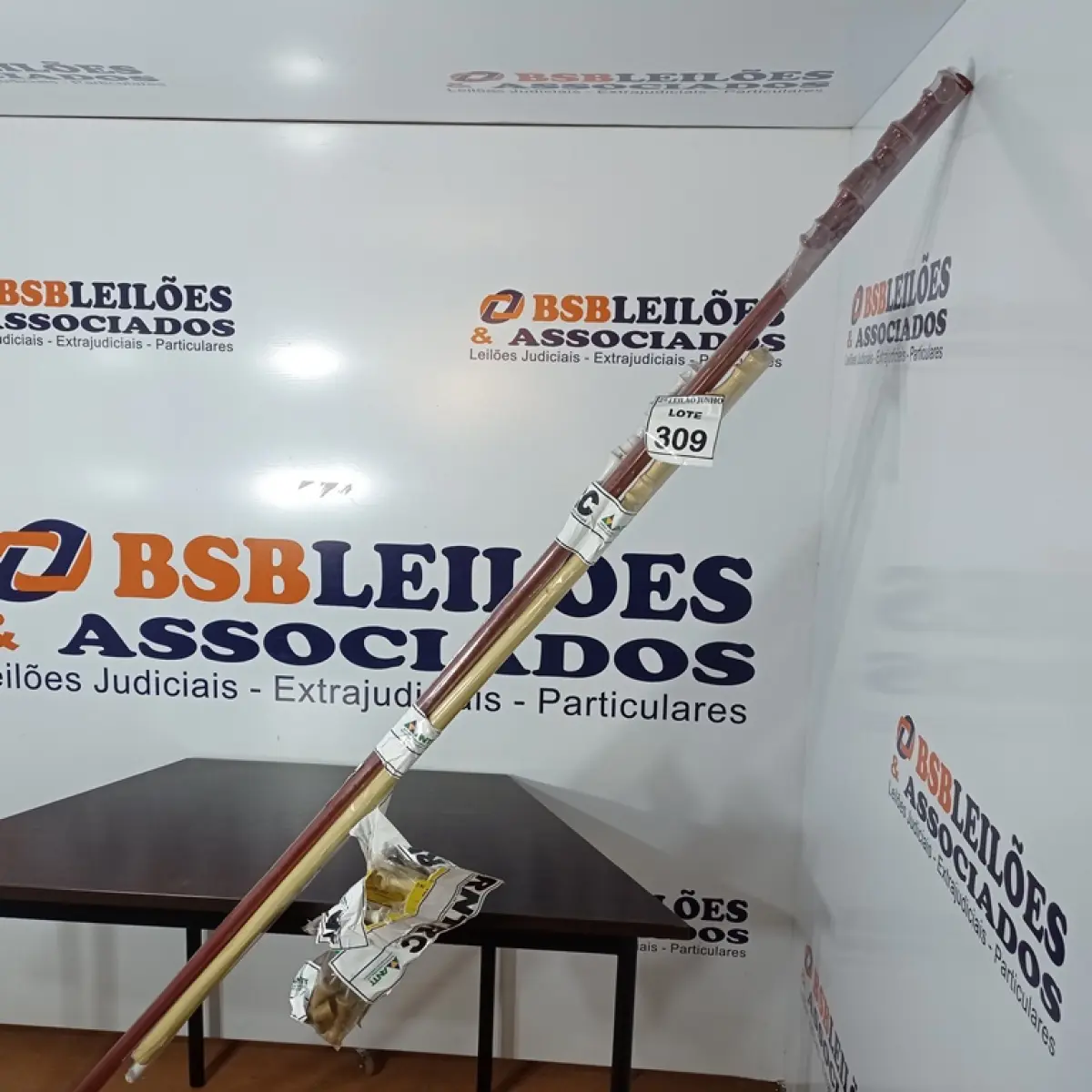 01 LOTE COM ACESSÓRIOS PARA CORTINAS. (NO ESTADO) ATENÇÃO! FAZER A VISITAÇÃO ANTES DE ARREMATAR, NÃO SABEMOS SE FUNCIONA, LEILÃO NÃO TEM GARANTIA E NEM DEVOLUÇÃO, SUJEITO A POSSÍVEIS AVARIAS VISÍVEIS/OCULTAS E/OU AUSÊNCIA DE COMPONENTES.