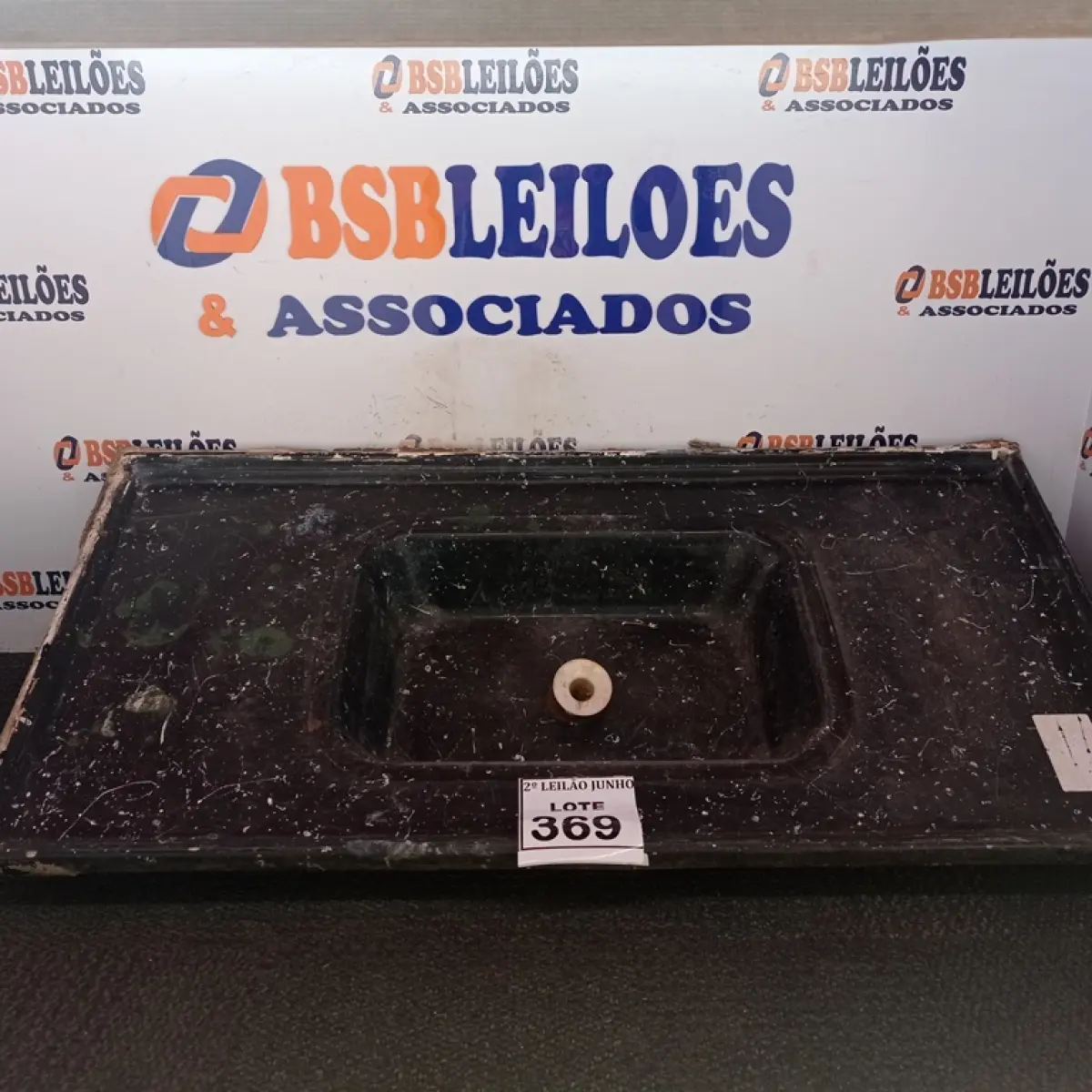 01 PIA DE COZINHA DE 50 X 100. (NO ESTADO) ATENÇÃO! FAZER A VISITAÇÃO ANTES DE ARREMATAR, NÃO SABEMOS SE FUNCIONA, LEILÃO NÃO TEM GARANTIA E NEM DEVOLUÇÃO, SUJEITO A POSSÍVEIS AVARIAS VISÍVEIS/OCULTAS E/OU AUSÊNCIA DE COMPONENTES.