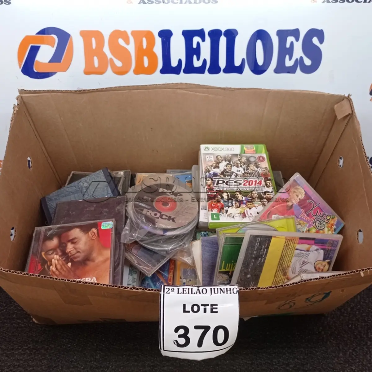 LOTE 370 - 01 LOTE COM GRANDE QUANTIDADE DE CD E DVD. (NO ESTADO) ATENÇÃO! FAZER A VISITAÇÃO ANTES DE ARREMATAR, NÃO SABEMOS SE FUNCIONA, LEILÃO NÃO TEM GARANTIA E NEM DEVOLUÇÃO, SUJEITO A POSSÍVEIS AVARIAS VISÍVEIS/OCULTAS E/OU AUSÊNCIA DE COMPONENTES.