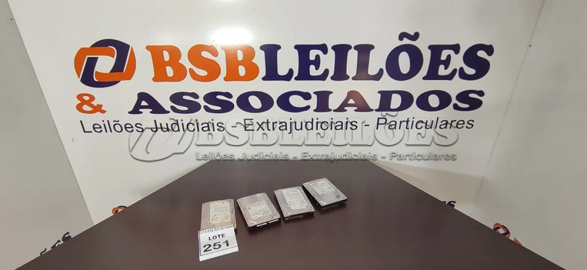 LOTE 251 - 04 HDS DE 500GB PARA PC. (NO ESTADO) ATENÇÃO! FAZER A VISITAÇÃO ANTES DE ARREMATAR, NÃO SABEMOS SE FUNCIONA, LEILÃO NÃO TEM GARANTIA E NEM DEVOLUÇÃO, SUJEITO A POSSÍVEIS AVARIAS VISÍVEIS/OCULTAS E/OU AUSÊNCIA DE COMPONENTES.