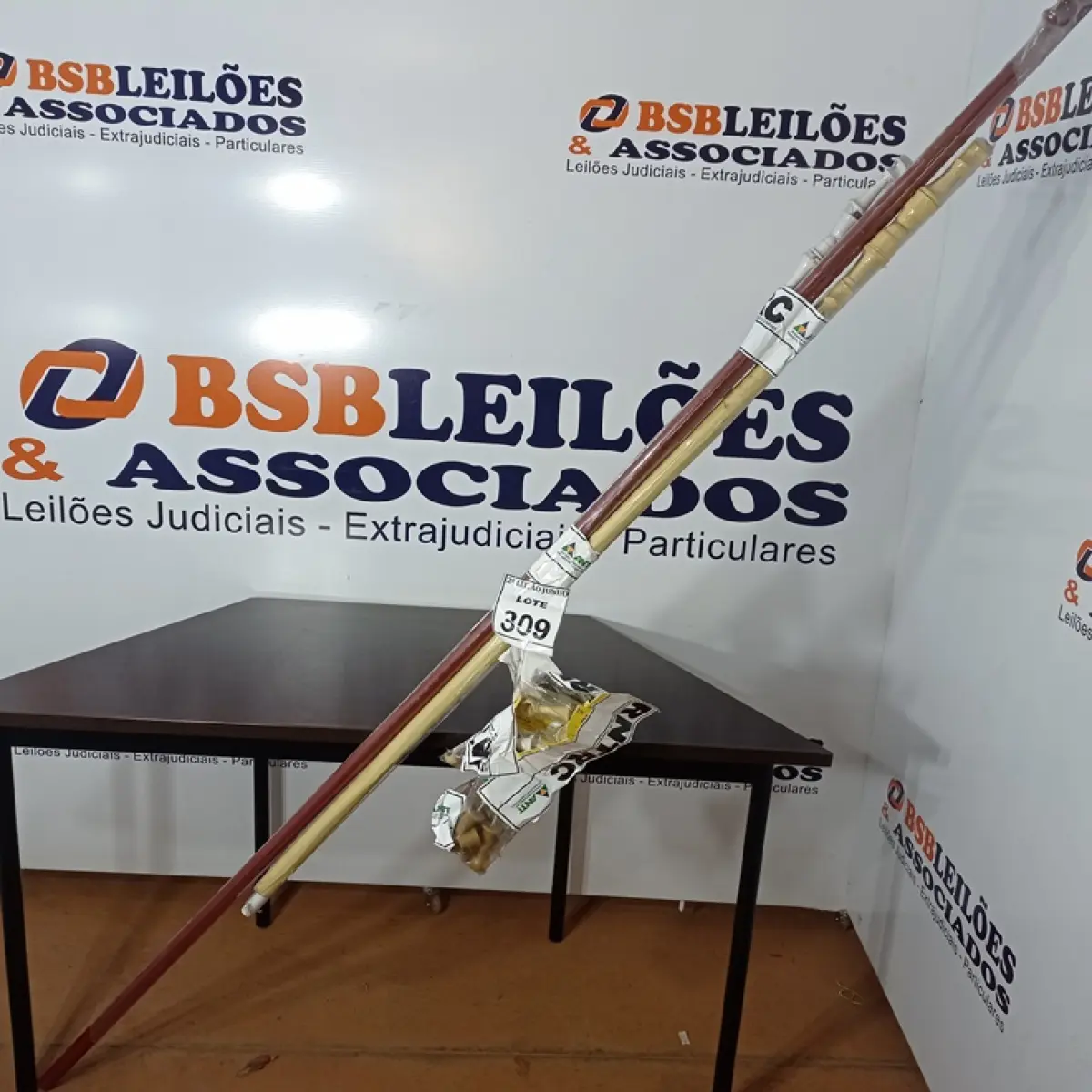 01 LOTE COM ACESSÓRIOS PARA CORTINAS. (NO ESTADO) ATENÇÃO! FAZER A VISITAÇÃO ANTES DE ARREMATAR, NÃO SABEMOS SE FUNCIONA, LEILÃO NÃO TEM GARANTIA E NEM DEVOLUÇÃO, SUJEITO A POSSÍVEIS AVARIAS VISÍVEIS/OCULTAS E/OU AUSÊNCIA DE COMPONENTES.