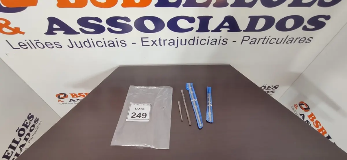 04 BROCAS SDS PLUSS. (NO ESTADO) ATENÇÃO! FAZER A VISITAÇÃO ANTES DE ARREMATAR, NÃO SABEMOS SE FUNCIONA, LEILÃO NÃO TEM GARANTIA E NEM DEVOLUÇÃO, SUJEITO A POSSÍVEIS AVARIAS VISÍVEIS/OCULTAS E/OU AUSÊNCIA DE COMPONENTES.