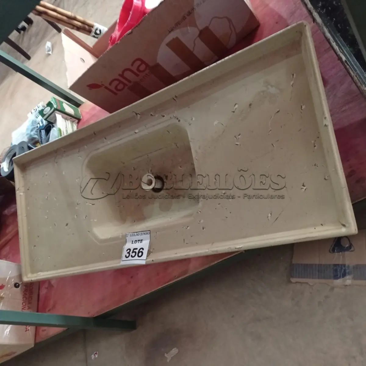 LOTE 356 - 01 PIA DE COZINHA DE 120 X 50 CM. (NO ESTADO) ATENÇÃO! FAZER A VISITAÇÃO ANTES DE ARREMATAR, NÃO SABEMOS SE FUNCIONA, LEILÃO NÃO TEM GARANTIA E NEM DEVOLUÇÃO, SUJEITO A POSSÍVEIS AVARIAS VISÍVEIS/OCULTAS E/OU AUSÊNCIA DE COMPONENTES.