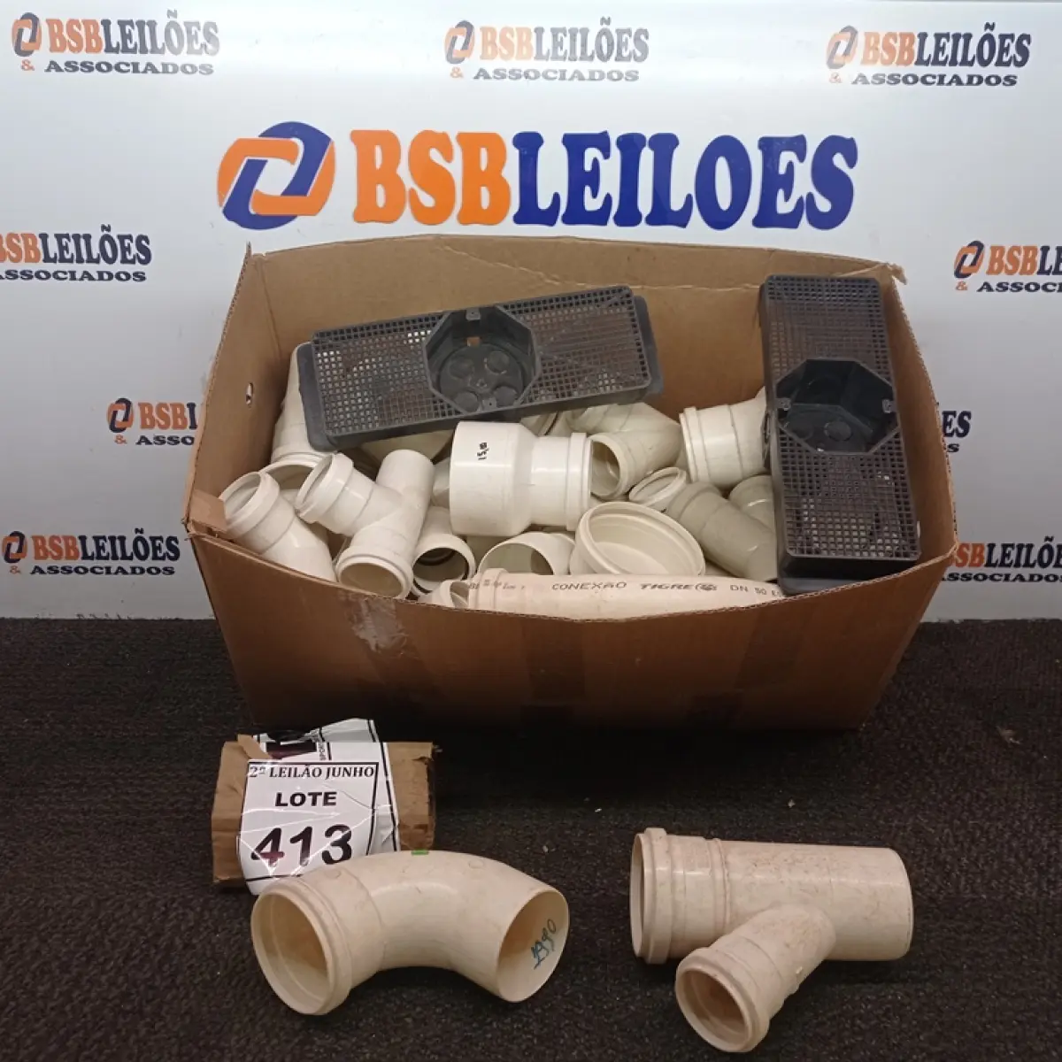 01 LOTE COM GRANDE QUANTIDADE DE CONEXÕES HIDRÁULICAS MEDIDAS DIVERSAS. (NO ESTADO) ATENÇÃO! FAZER A VISITAÇÃO ANTES DE ARREMATAR, NÃO SABEMOS SE FUNCIONA, LEILÃO NÃO TEM GARANTIA E NEM DEVOLUÇÃO, SUJEITO A POSSÍVEIS AVARIAS VISÍVEIS/OCULTAS E/OU AUSÊNCIA DE COMPONENTES.