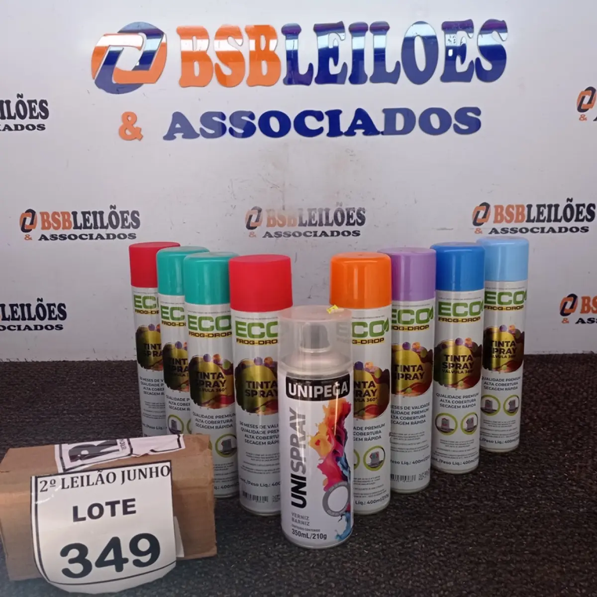 09 TINTAS SPRAY DE CORES DIVERSAS. (NO ESTADO) ATENÇÃO! FAZER A VISITAÇÃO ANTES DE ARREMATAR, NÃO SABEMOS SE FUNCIONA, LEILÃO NÃO TEM GARANTIA E NEM DEVOLUÇÃO, SUJEITO A POSSÍVEIS AVARIAS VISÍVEIS/OCULTAS E/OU AUSÊNCIA DE COMPONENTES.