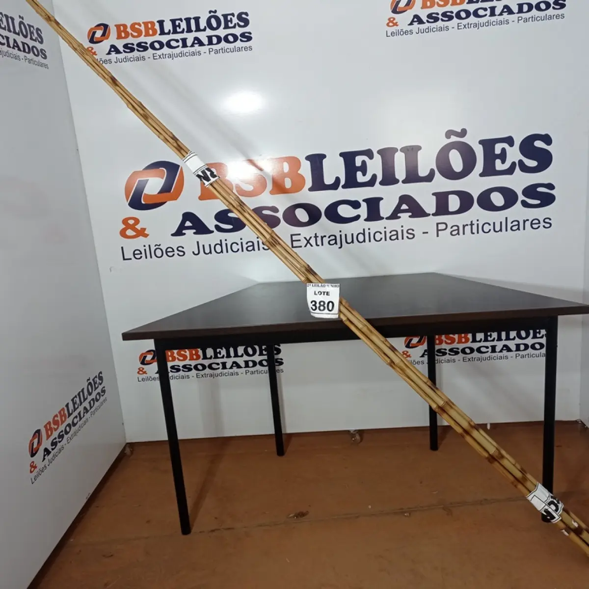 05 VARAS DE BAMBU. (NO ESTADO) ATENÇÃO! FAZER A VISITAÇÃO ANTES DE ARREMATAR, NÃO SABEMOS SE FUNCIONA, LEILÃO NÃO TEM GARANTIA E NEM DEVOLUÇÃO, SUJEITO A POSSÍVEIS AVARIAS VISÍVEIS/OCULTAS E/OU AUSÊNCIA DE COMPONENTES.