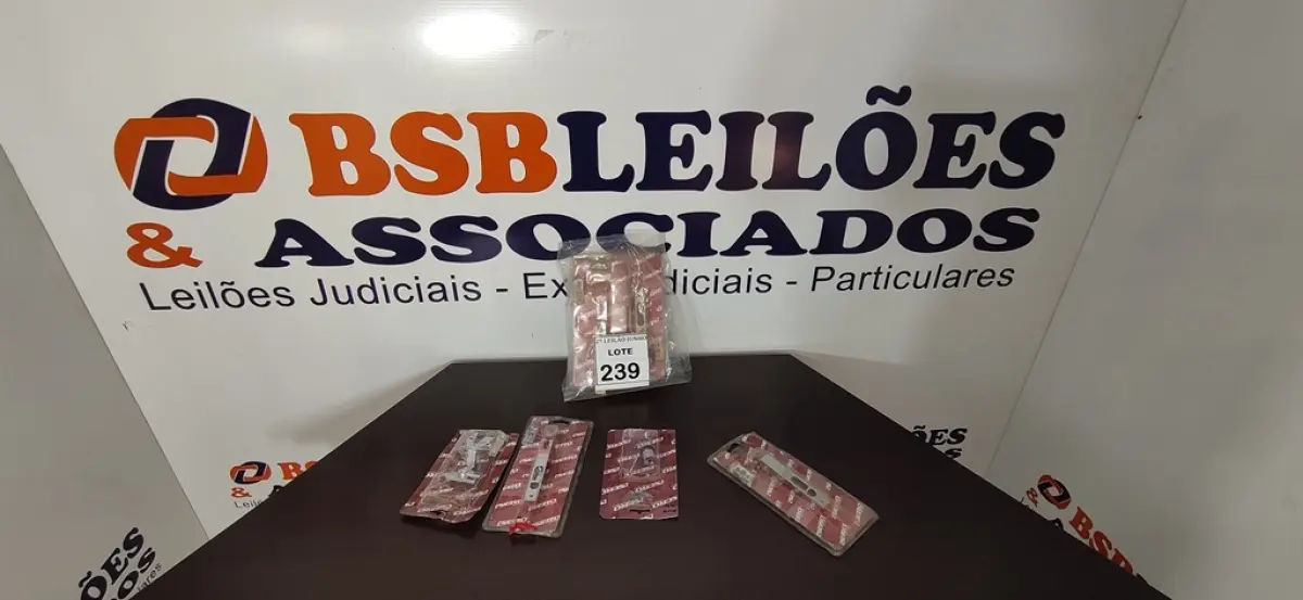01 LOTE COM VÁRIOS BATENTES E FECHOS DE EMBUTIR PARA PORTAS. (NO ESTADO) ATENÇÃO! FAZER A VISITAÇÃO ANTES DE ARREMATAR, NÃO SABEMOS SE FUNCIONA, LEILÃO NÃO TEM GARANTIA E NEM DEVOLUÇÃO, SUJEITO A POSSÍVEIS AVARIAS VISÍVEIS/OCULTAS E/OU AUSÊNCIA DE COMPONENTES.