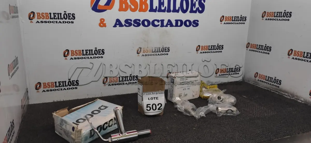 LOTE 502 - 01 TORNEIRA PARA LAVATÓRIO DE METAL MARCA DOCOL, 01 ADAPTADOR PARA FILTRO E 01 DISPOSITIVO PARA UNIDADE DE MEDIÇÃO DE ÁGUA. (NO ESTADO) ATENÇÃO! FAZER A VISITAÇÃO ANTES DE ARREMATAR, NÃO SABEMOS SE FUNCIONA, LEILÃO NÃO TEM GARANTIA E NEM DEVOLUÇÃO, SUJEITO A POSSÍVEIS AVARIAS VISÍVEIS/OCULTAS E/OU AUSÊNCIA DE COMPONENTES.