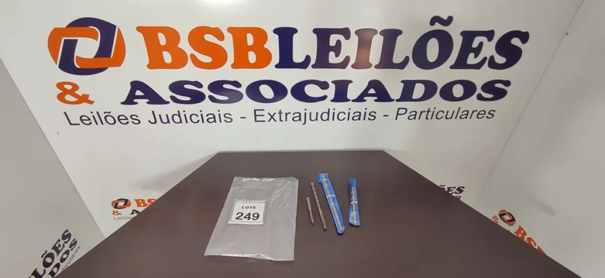 04 BROCAS SDS PLUSS. (NO ESTADO) ATENÇÃO! FAZER A VISITAÇÃO ANTES DE ARREMATAR, NÃO SABEMOS SE FUNCIONA, LEILÃO NÃO TEM GARANTIA E NEM DEVOLUÇÃO, SUJEITO A POSSÍVEIS AVARIAS VISÍVEIS/OCULTAS E/OU AUSÊNCIA DE COMPONENTES.