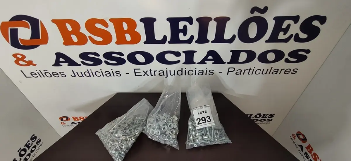 01 LOTE COM GRANDE QUANTIDADE DE PARAFUSOS E SACOS DIVERSOS. (NO ESTADO) ATENÇÃO! FAZER A VISITAÇÃO ANTES DE ARREMATAR, NÃO SABEMOS SE FUNCIONA, LEILÃO NÃO TEM GARANTIA E NEM DEVOLUÇÃO, SUJEITO A POSSÍVEIS AVARIAS VISÍVEIS/OCULTAS E/OU AUSÊNCIA DE COMPONENTES.