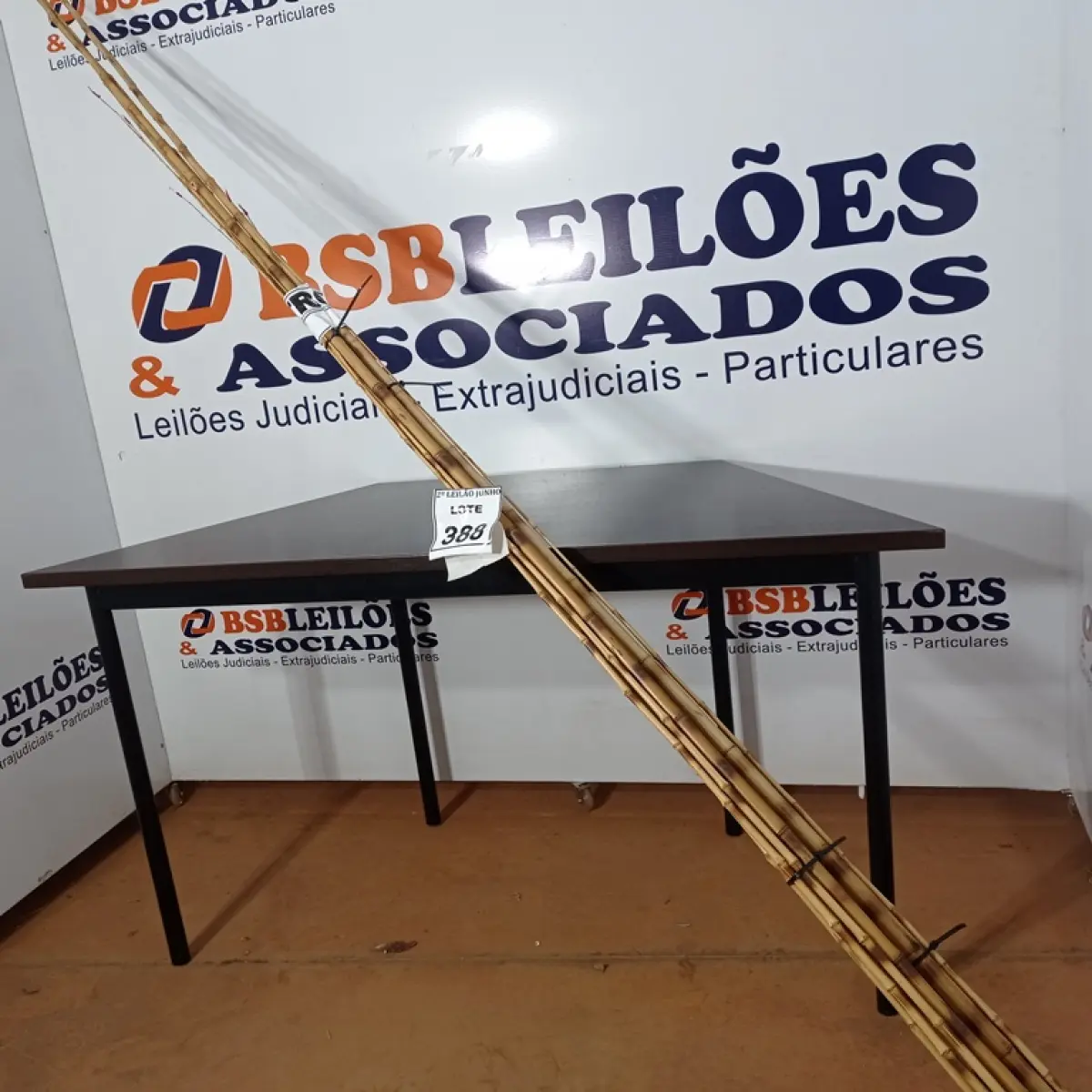 10 VARAS DE BAMBU. (NO ESTADO) ATENÇÃO! FAZER A VISITAÇÃO ANTES DE ARREMATAR, NÃO SABEMOS SE FUNCIONA, LEILÃO NÃO TEM GARANTIA E NEM DEVOLUÇÃO, SUJEITO A POSSÍVEIS AVARIAS VISÍVEIS/OCULTAS E/OU AUSÊNCIA DE COMPONENTES.