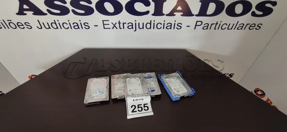 LOTE 255 - 05 HDS DE 500GB PARA PC. (NO ESTADO) ATENÇÃO! FAZER A VISITAÇÃO ANTES DE ARREMATAR, NÃO SABEMOS SE FUNCIONA, LEILÃO NÃO TEM GARANTIA E NEM DEVOLUÇÃO, SUJEITO A POSSÍVEIS AVARIAS VISÍVEIS/OCULTAS E/OU AUSÊNCIA DE COMPONENTES.
