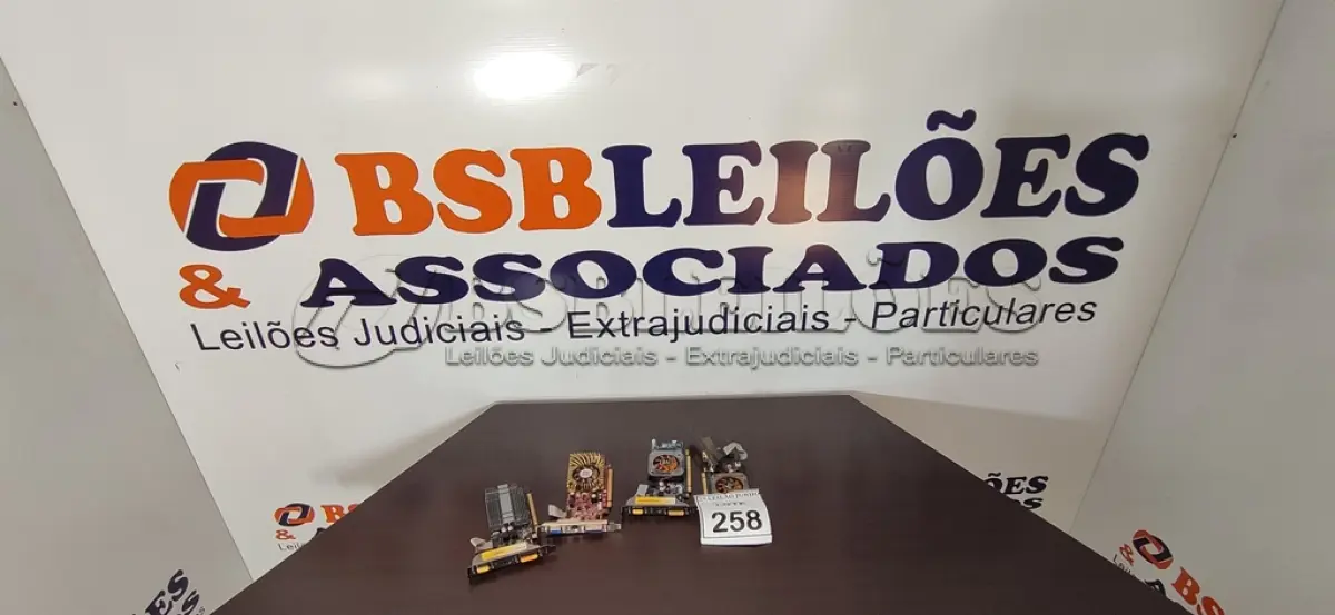 LOTE 258 - 04 PLACAS DE VÍDEO. (NO ESTADO) ATENÇÃO! FAZER A VISITAÇÃO ANTES DE ARREMATAR, NÃO SABEMOS SE FUNCIONA, LEILÃO NÃO TEM GARANTIA E NEM DEVOLUÇÃO, SUJEITO A POSSÍVEIS AVARIAS VISÍVEIS/OCULTAS E/OU AUSÊNCIA DE COMPONENTES.