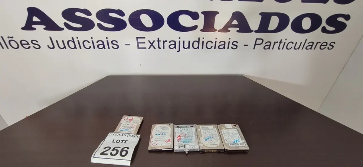 05 HDS PARA NOTEBOOKS TAMANHOS DIVERSOS. (NO ESTADO) ATENÇÃO! FAZER A VISITAÇÃO ANTES DE ARREMATAR, NÃO SABEMOS SE FUNCIONA, LEILÃO NÃO TEM GARANTIA E NEM DEVOLUÇÃO, SUJEITO A POSSÍVEIS AVARIAS VISÍVEIS/OCULTAS E/OU AUSÊNCIA DE COMPONENTES.