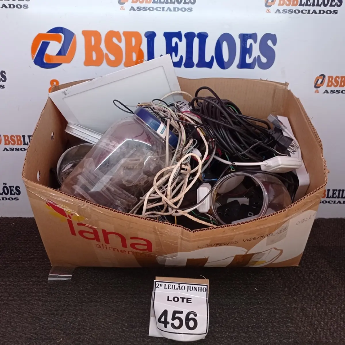01 LOTE COM GRANDE QUANTIDADE CABOS E MATERIAIS ELÉTRICOS DIVERSOS. (NO ESTADO) ATENÇÃO! FAZER A VISITAÇÃO ANTES DE ARREMATAR, NÃO SABEMOS SE FUNCIONA, LEILÃO NÃO TEM GARANTIA E NEM DEVOLUÇÃO, SUJEITO A POSSÍVEIS AVARIAS VISÍVEIS/OCULTAS E/OU AUSÊNCIA DE COMPONENTES.