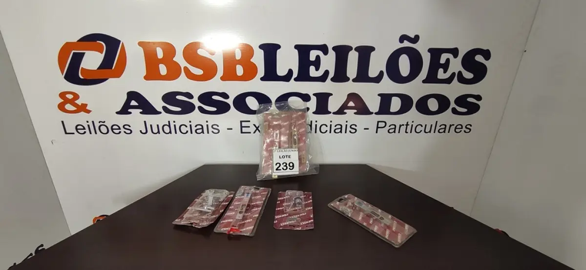 01 LOTE COM VÁRIOS BATENTES E FECHOS DE EMBUTIR PARA PORTAS. (NO ESTADO) ATENÇÃO! FAZER A VISITAÇÃO ANTES DE ARREMATAR, NÃO SABEMOS SE FUNCIONA, LEILÃO NÃO TEM GARANTIA E NEM DEVOLUÇÃO, SUJEITO A POSSÍVEIS AVARIAS VISÍVEIS/OCULTAS E/OU AUSÊNCIA DE COMPONENTES.