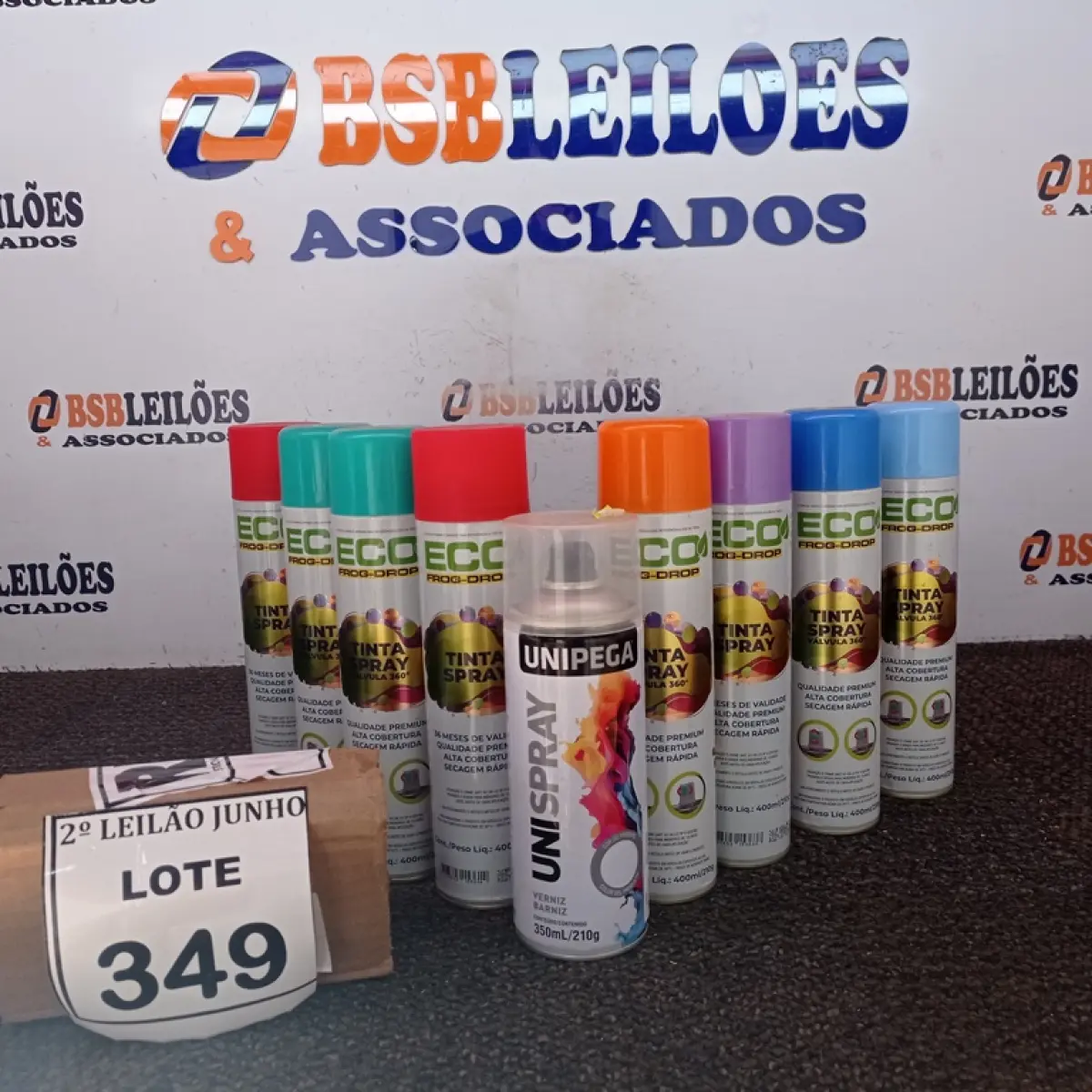 09 TINTAS SPRAY DE CORES DIVERSAS. (NO ESTADO) ATENÇÃO! FAZER A VISITAÇÃO ANTES DE ARREMATAR, NÃO SABEMOS SE FUNCIONA, LEILÃO NÃO TEM GARANTIA E NEM DEVOLUÇÃO, SUJEITO A POSSÍVEIS AVARIAS VISÍVEIS/OCULTAS E/OU AUSÊNCIA DE COMPONENTES.