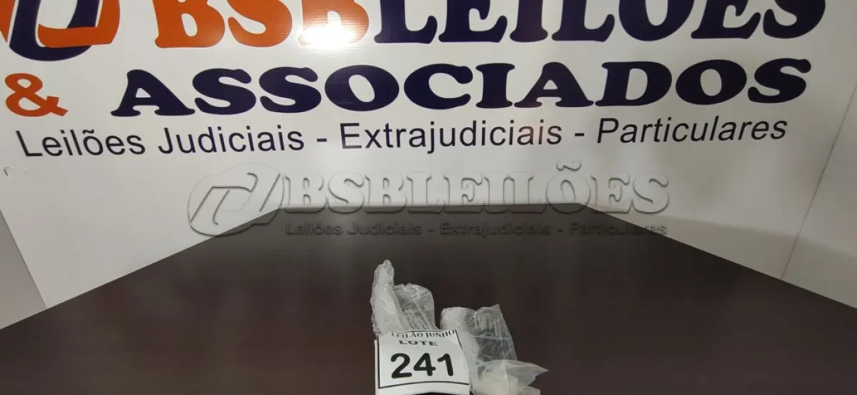 LOTE 241 - 01 LOTE COM VÁRIAS BROCAS DE PAREDE E MADEIRA. (NO ESTADO) ATENÇÃO! FAZER A VISITAÇÃO ANTES DE ARREMATAR, NÃO SABEMOS SE FUNCIONA, LEILÃO NÃO TEM GARANTIA E NEM DEVOLUÇÃO, SUJEITO A POSSÍVEIS AVARIAS VISÍVEIS/OCULTAS E/OU AUSÊNCIA DE COMPONENTES.