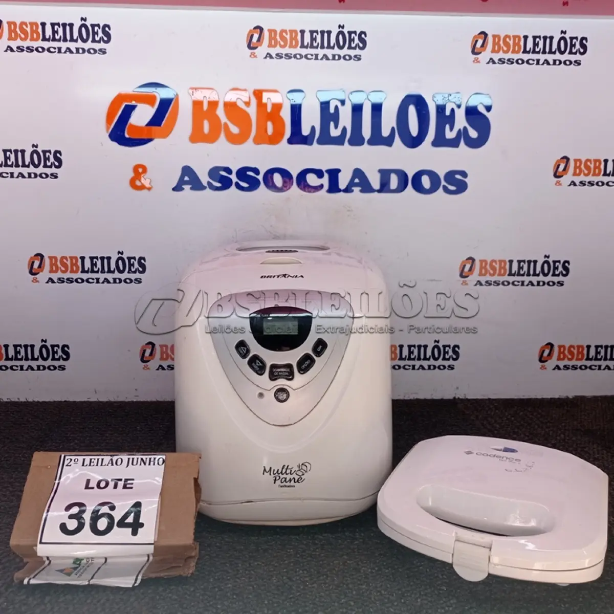 LOTE 364 - 01 MULTI PANE MARCA BRITANIA E 01 SANDUICHEIRA ELÉTRICA MARCA CADENCE. (NO ESTADO) ATENÇÃO! FAZER A VISITAÇÃO ANTES DE ARREMATAR, NÃO SABEMOS SE FUNCIONA, LEILÃO NÃO TEM GARANTIA E NEM DEVOLUÇÃO, SUJEITO A POSSÍVEIS AVARIAS VISÍVEIS/OCULTAS E/OU AUSÊNCIA DE COMPONENTES.